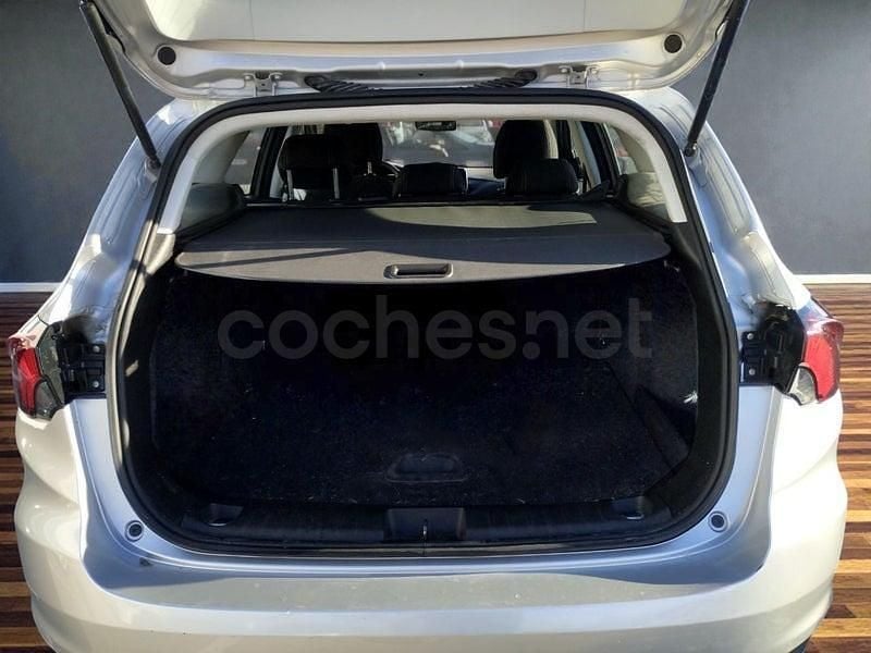 Usado Fiat Tipo Mirror 95 CV (69 kW) 2019 Gris / plata Familiar