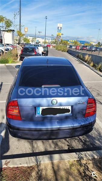 Usado Skoda Superb Classic 130 CV (95 kW) 2003 Azul Berlina