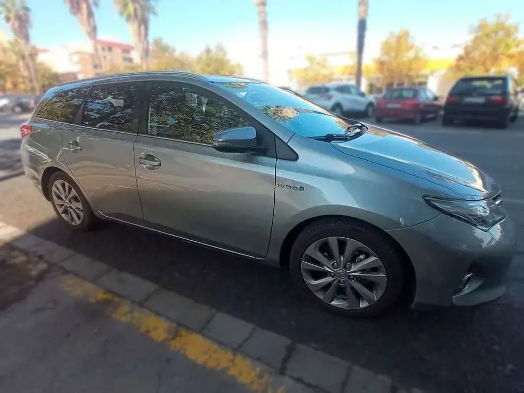 Usado Toyota Auris Touring Sports Advance 136 CV (100 kW) 2014 Gris Familiar