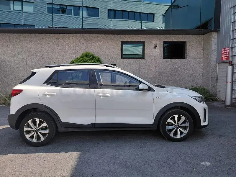 Usado Kia Stonic 84 CV (61 kW) 2022 Blanco SUV