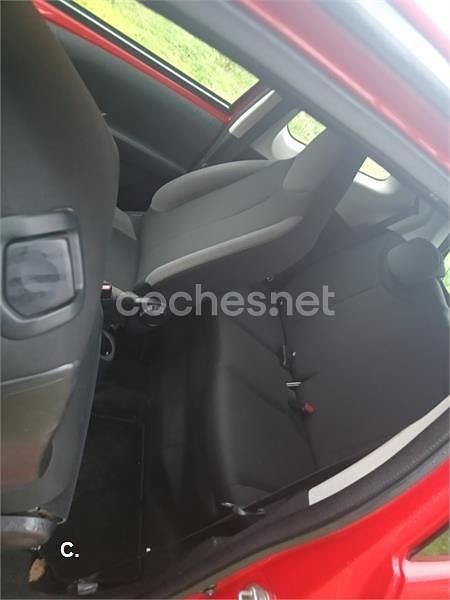 Usado Toyota Aygo X-play 69 CV (50 kW) 2018 Rojo Utilitario