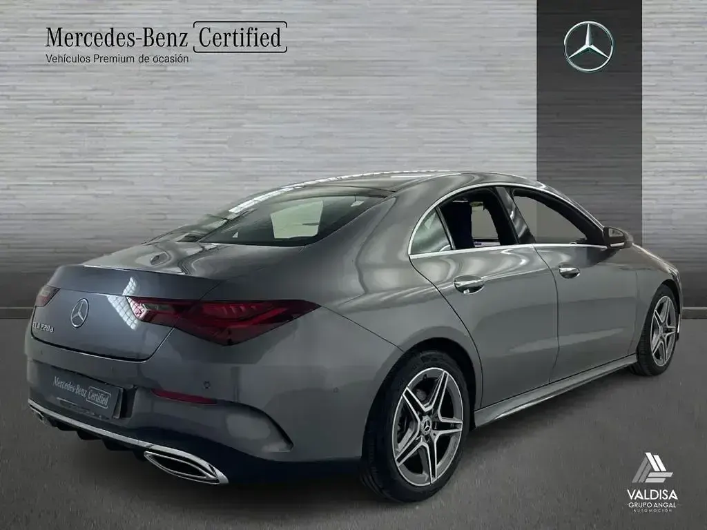 Usado Mercedes CLA220 190 CV (139 kW) 2026 Gris montaña Berlina