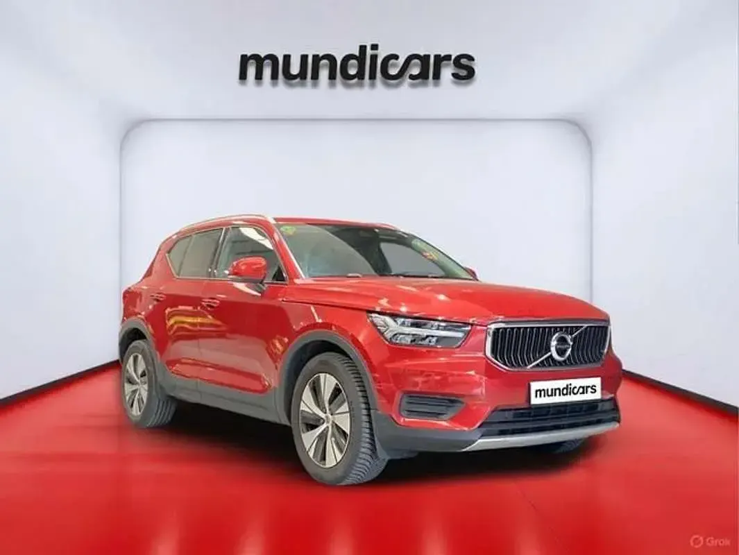 Begagnad Volvo XC40 Momentum 129 HK (94 kW) 2021 Röd SUV