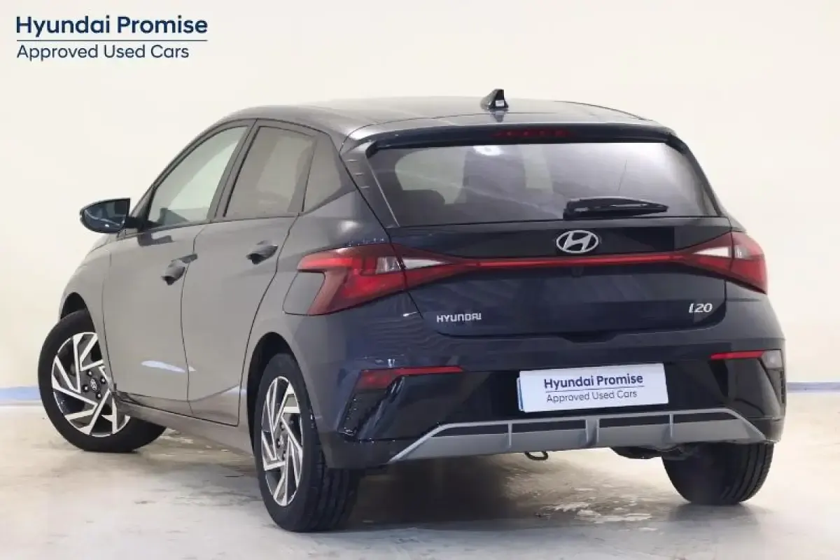 Usado Hyundai i20 100 CV (73 kW) 2025 Gris/plata Utilitario