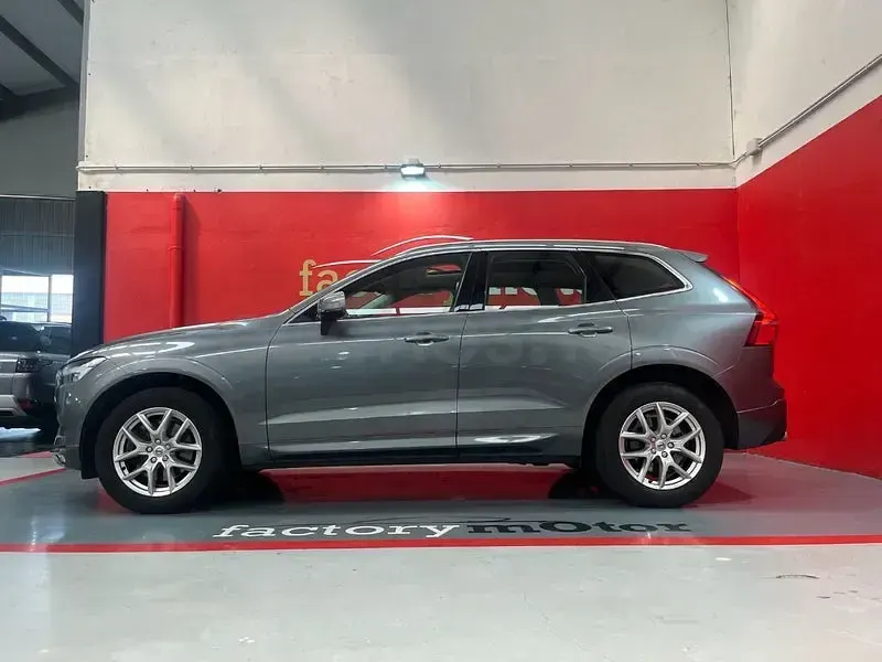 Usado Volvo XC60 Momentum 197 CV (144 kW) 2021 Gris / plata SUV