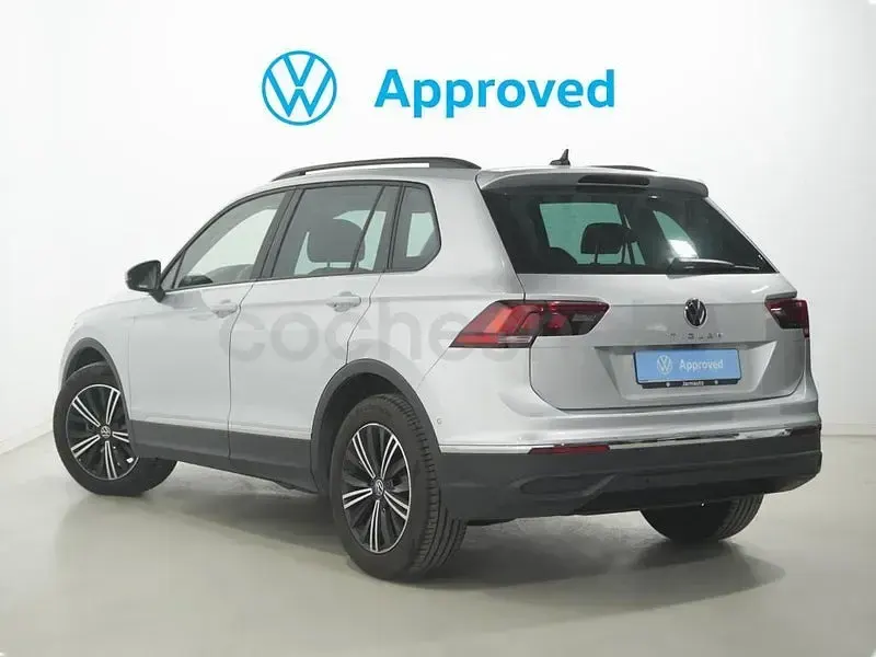 Usado VW Tiguan Life 150 CV (110 kW) 2022 Plateado SUV