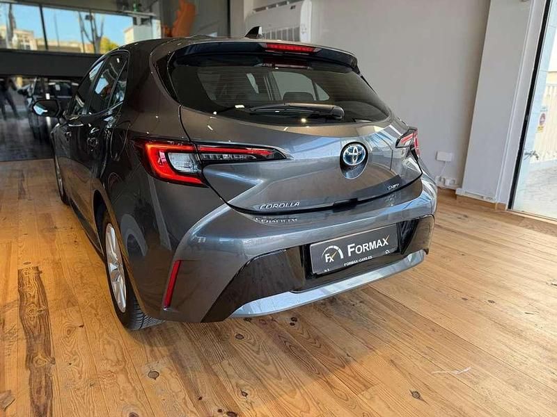 Usado Toyota Corolla Business Edition 140 CV (102 kW) 2025 Gris Utilitario