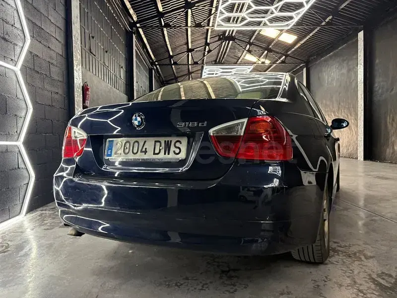 Usado BMW 318 122 CV (89 kW) 2006 Azul Berlina