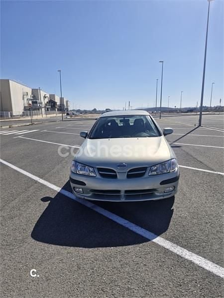 Usado Nissan Almera 110 CV (80 kW) 2001 Verde Berlina