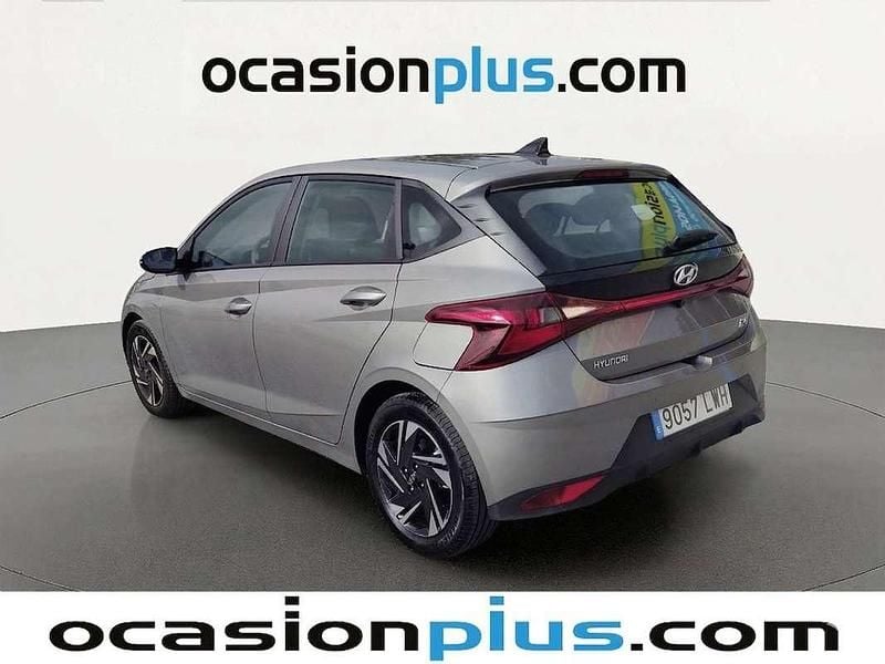 Usado Hyundai i20 101 CV (74 kW) 2022 Gris Utilitario