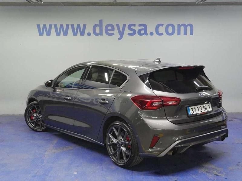 Usado Ford Focus ST 280 CV (205 kW) 2023 Gris Utilitario