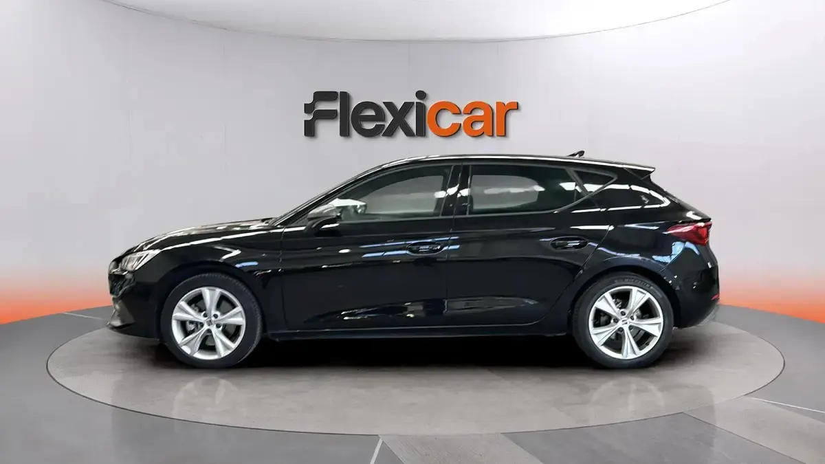 Usado Seat Leon FR 150 CV (110 kW) 2020 Negro Berlina