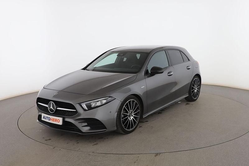 Gris Usado 2021 Mercedes A180 AMG line Utilitario | 27.499 € (Precio justo) - Imagen 1/3