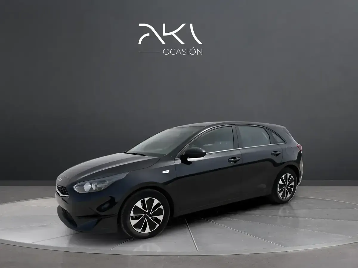 Usado Kia Ceed 100 CV (73 kW) 2025 Negro Utilitario
