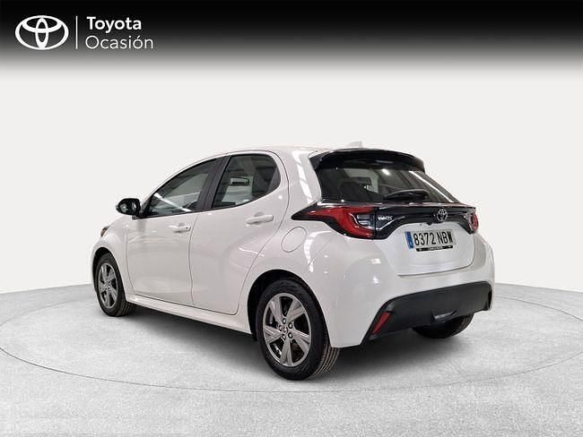 Usado Toyota Yaris Hybrid Active 116 CV (85 kW) 2025 Blanco Berlina