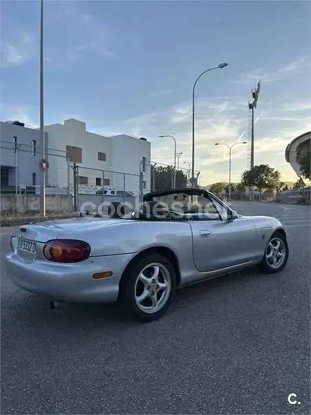 Usado Mazda MX5 131 CV (96 kW) 1999 Gris / plata Descapotable