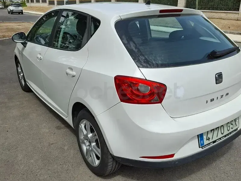 Usado Seat Ibiza Style 85 CV (62 kW) 2010 Blanco Berlina