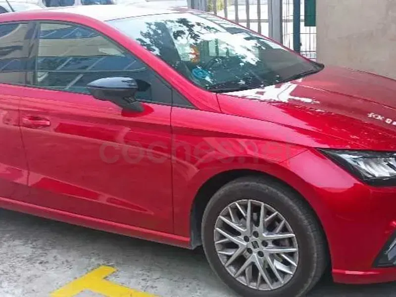 Usado Seat Ibiza FR 110 CV (80 kW) 2023 Rojo Utilitario