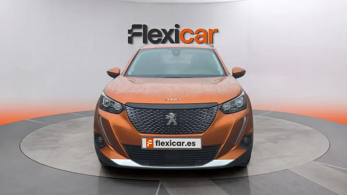 Usado Peugeot 2008 Allure 131 CV (96 kW) 2020 Naranja SUV