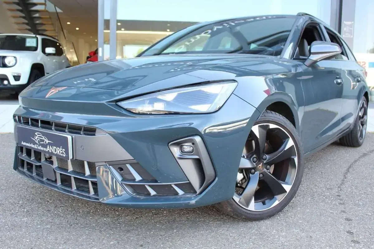 Usado Cupra Leon 150 CV (110 kW) 2025 Azul Utilitario