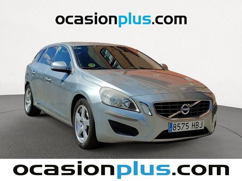 Usado Volvo V60 Momentum 163 CV (119 kW) 2011 Gris plata Familiar