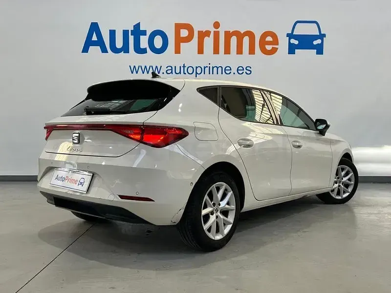 Usado Seat Leon Style 115 CV (84 kW) 2022 Blanco Berlina