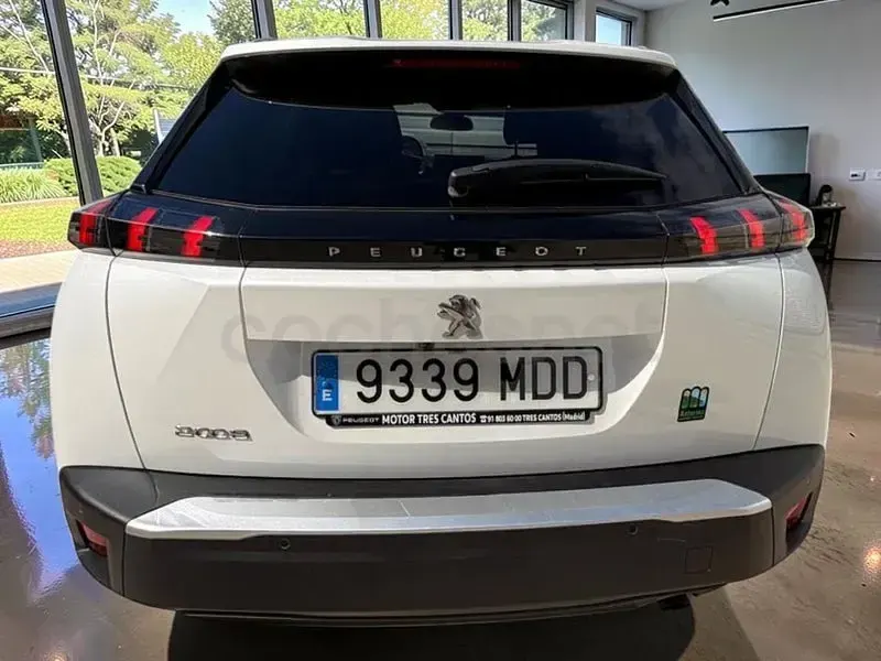 Usado Peugeot 2008 Allure 100 CV (73 kW) 2022 Blanco SUV