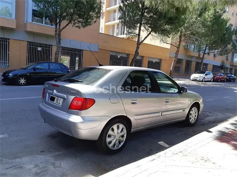 Usado Citroën Xsara 110 CV (80 kW) 2001 Gris / plata Familiar