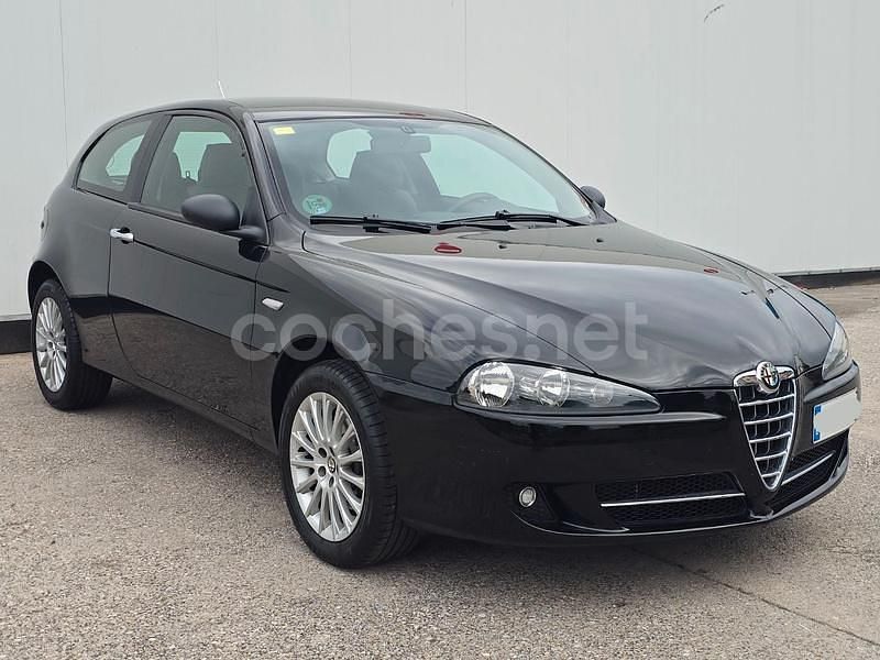 Negro Usado 2007 Alfa Romeo 147 Utilitario | 5600 € (Precio justo) - Imagen 1/4