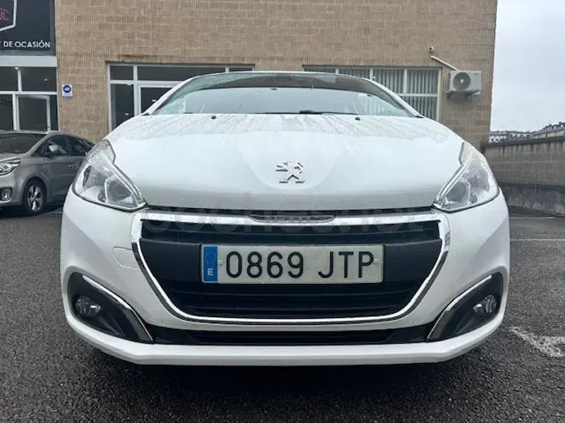 Usado Peugeot 208 Active 100 CV (73 kW) 2016 Blanco Utilitario
