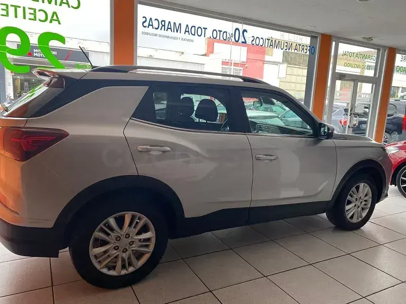 Usado SsangYong Korando 136 CV (100 kW) 2022 Gris / plata SUV