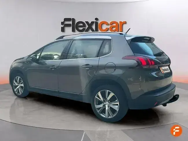 Usado Peugeot 2008 Allure 130 CV (95 kW) 2018 Gris SUV