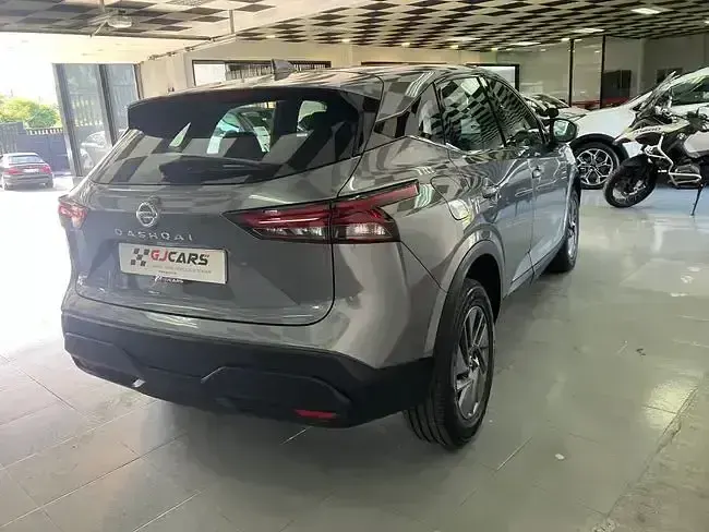 Usado Nissan Qashqai Acenta 158 CV (116 kW) 2021 Gris / plata SUV