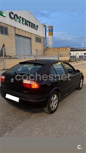 Usado Seat Leon Stella 105 CV (77 kW) 2004 Negro Utilitario
