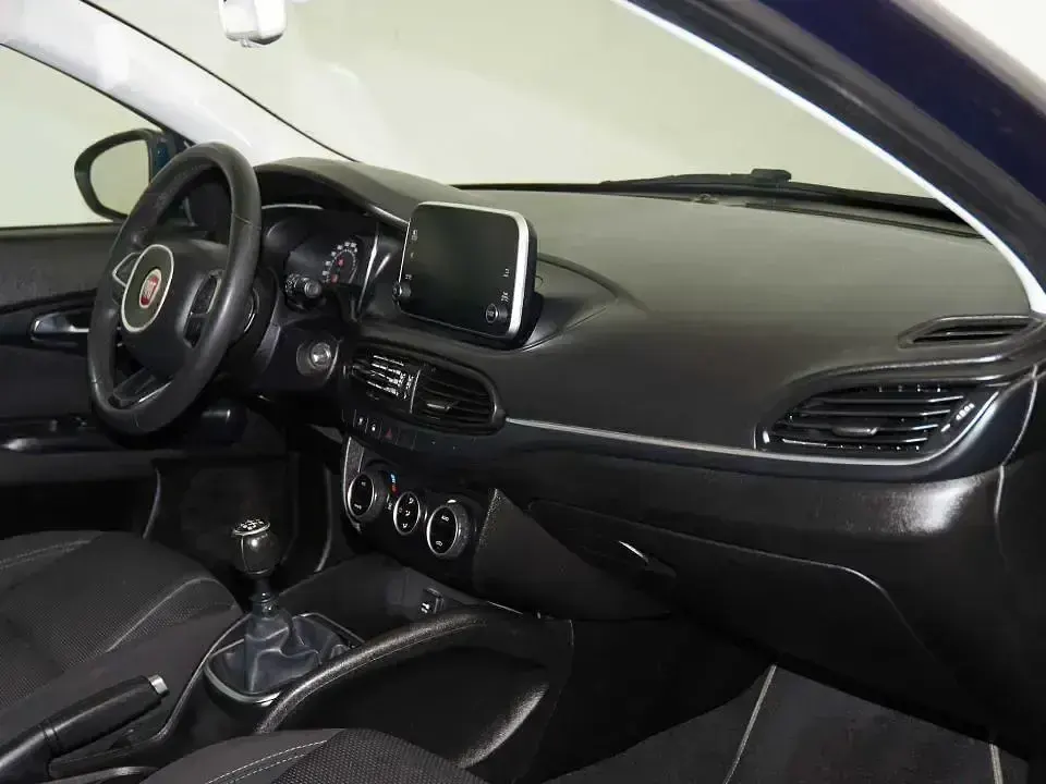 Usado Fiat Tipo Lounge 95 CV (69 kW) 2019 Azul Berlina