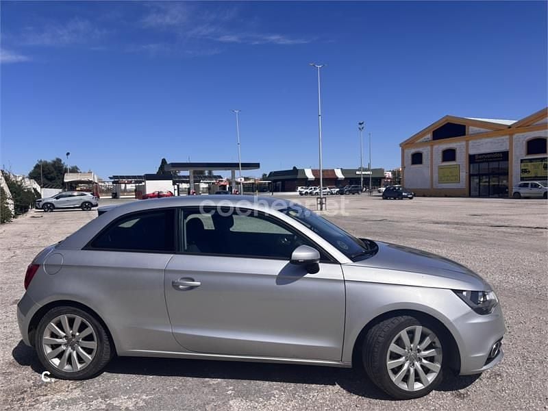 Usado Audi A1 Attraction 105 CV (77 kW) 2010 Gris / plata Utilitario