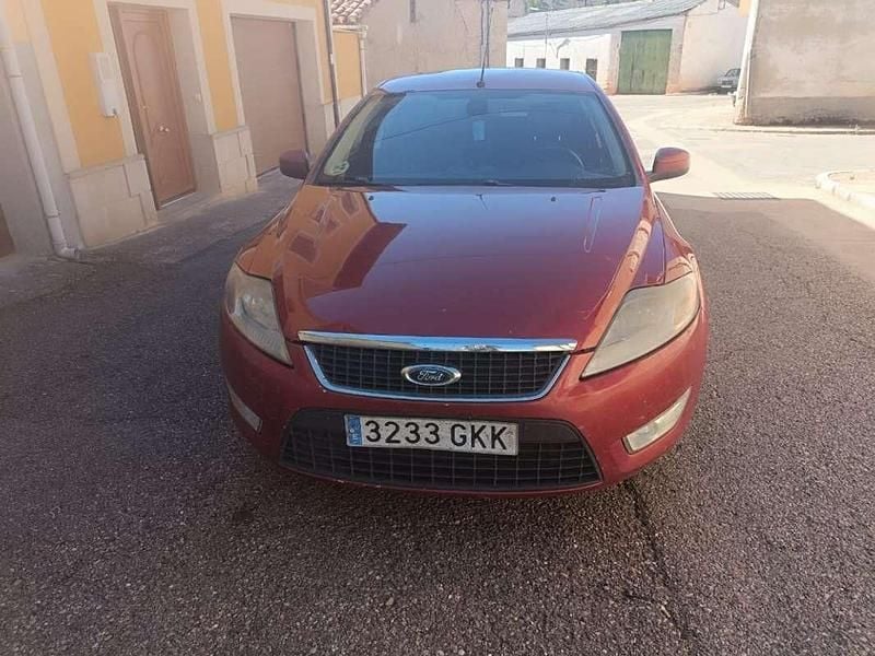 Usado Ford Mondeo Ghia 140 CV (102 kW) 2009 Rojo Berlina