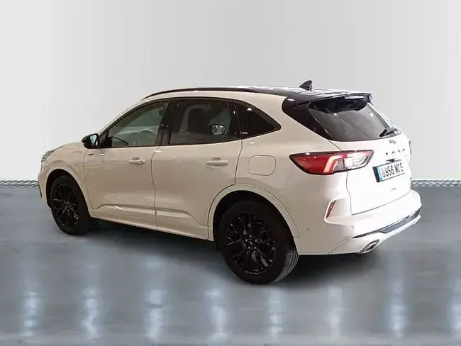 Usado Ford Kuga ST-Line X 225 CV (165 kW) 2022 Blanco platino (especial) SUV