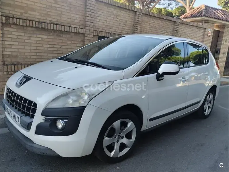 Usado Peugeot 3008 Active 112 CV (82 kW) 2012 Blanco Familiar