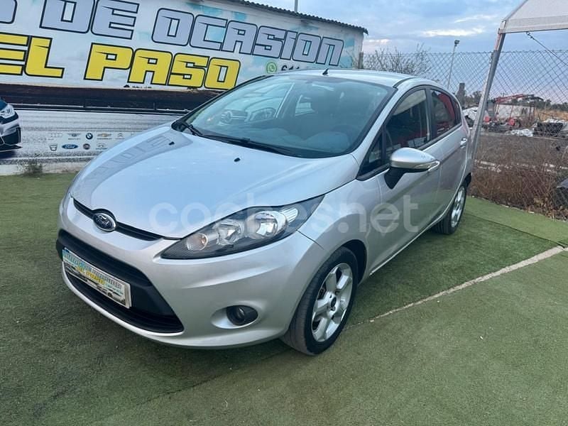 Gris / plata Usado 2010 Ford Fiesta Trend Utilitario | 5699 € (Precio justo) - Imagen 1/4