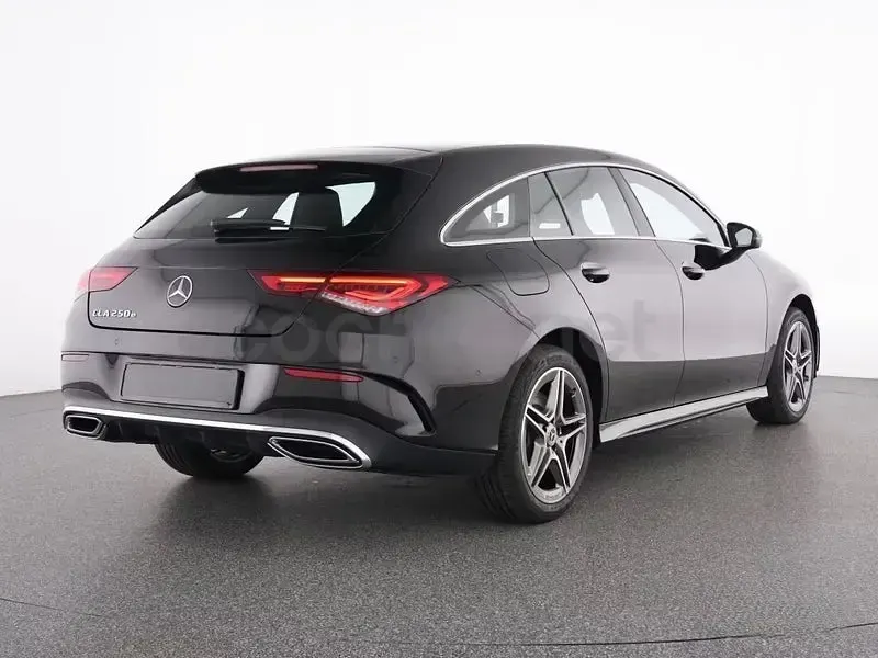 Usado Mercedes CLA250e Shooting Brake 218 CV (160 kW) 2023 Negro Familiar