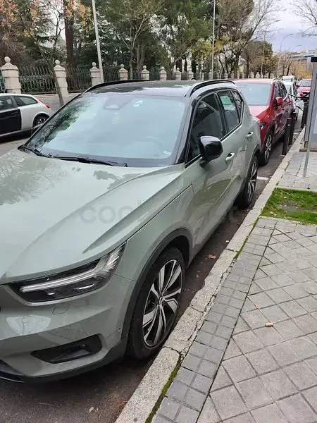 Usado Volvo XC40 300 kW (408 CV) 2021 Eléctrico SUV