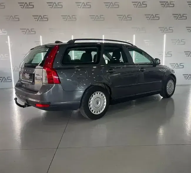 Usado Volvo V50 Momentum 109 CV (80 kW) 2010 Gris Familiar