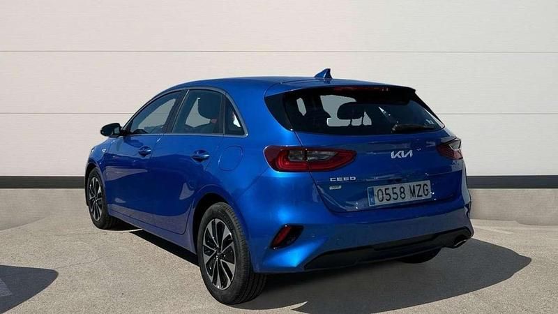 Usado Kia Ceed 101 CV (74 kW) 2025 Azul Utilitario