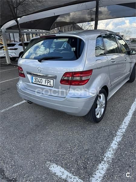 Usado Mercedes B180 109 CV (80 kW) 2007 Gris / plata Monovolumen