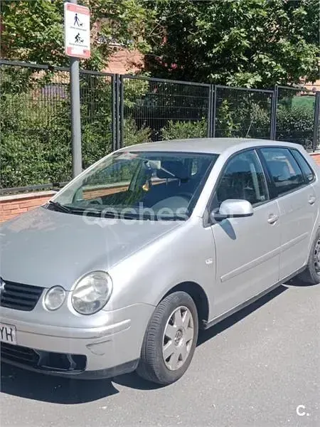 Usado VW Polo Trendline 75 CV (55 kW) 2004 Gris / plata Utilitario