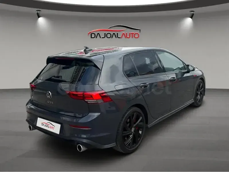 Usado VW Golf VIII GTI 245 CV (180 kW) 2024 Gris / plata Berlina