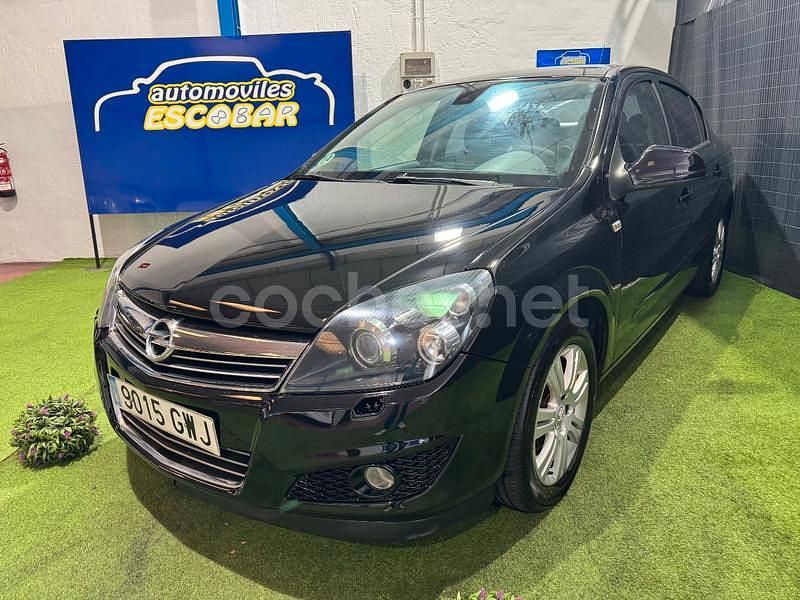 Negro Usado 2010 Opel Astra Edition Berlina | 4800 € (Buen precio) - Imagen 1/4