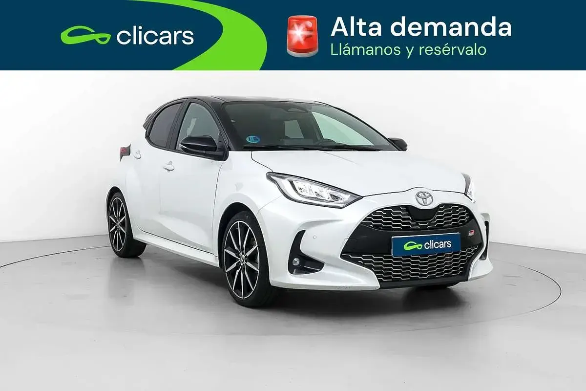 Usado Toyota Yaris Hybrid Sport 92 CV (67 kW) 2025 Blanco Berlina