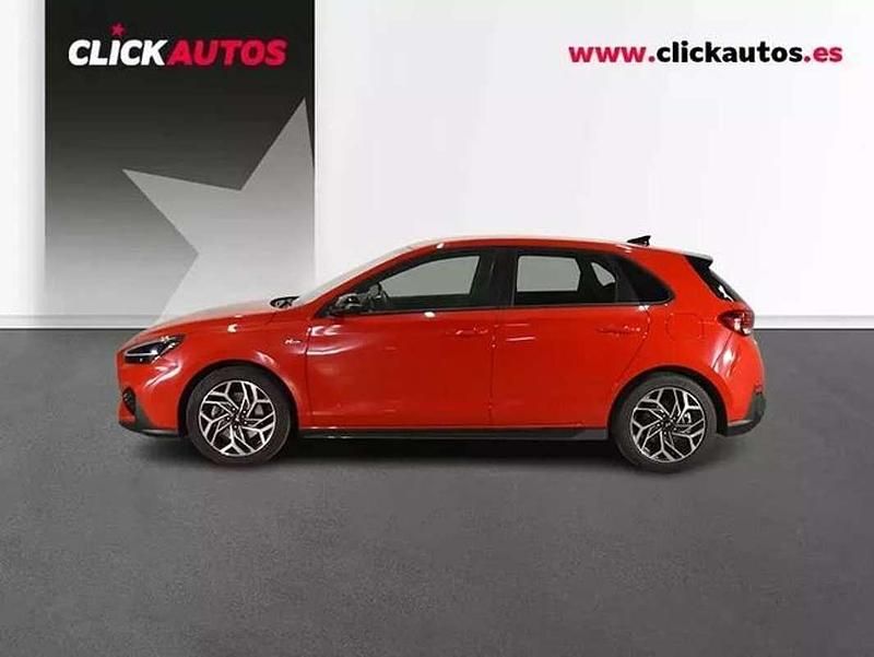 Usado Hyundai i30 N Line 101 CV (74 kW) 2024 Rojo Utilitario
